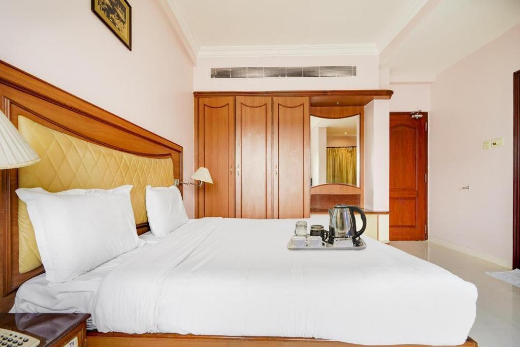 Hotel Devi Tower 세일럼 외부 사진