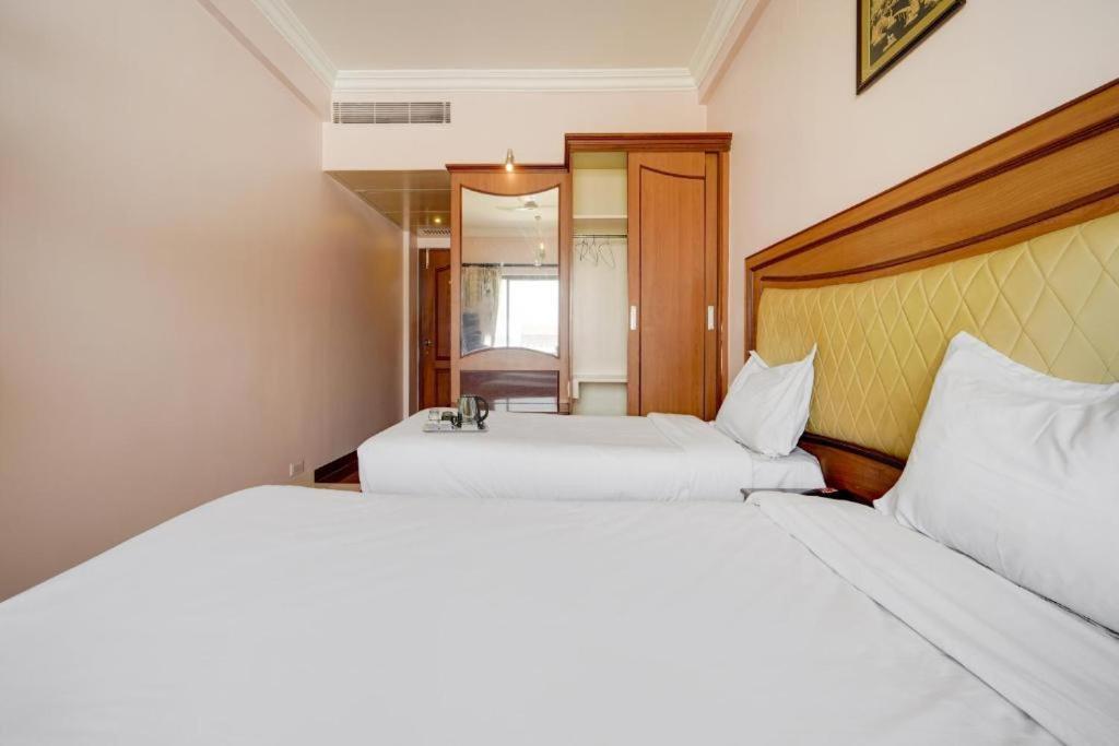 Hotel Devi Tower 세일럼 외부 사진